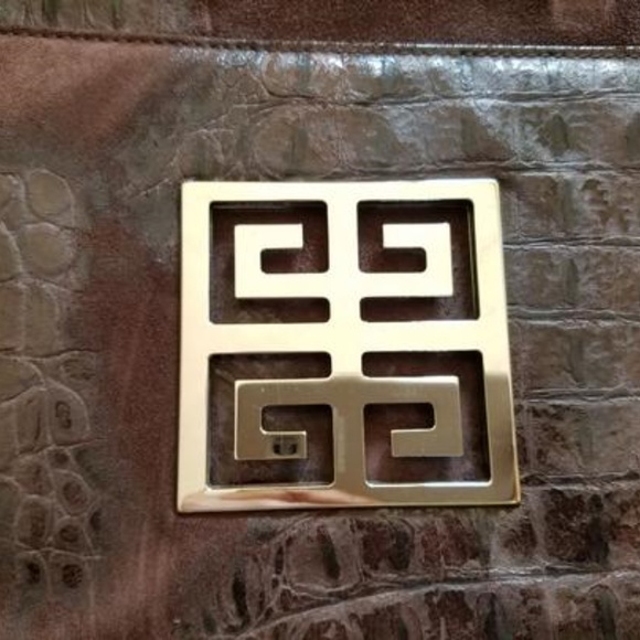 GIVENCHY